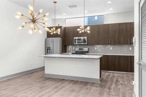 Touwnhouse à louer à Tampa, Floride: 3 chambres, 177.63 m2 № 2105425 - photo 2