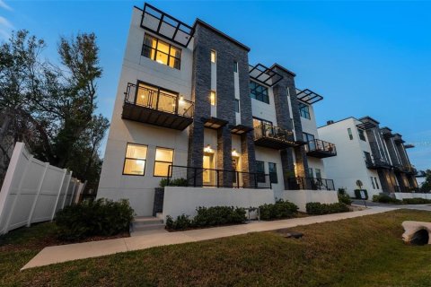 Touwnhouse à Tampa, Floride 3 chambres, 177.63 m2 № 2105425