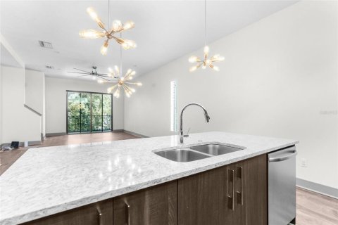 Touwnhouse à louer à Tampa, Floride: 3 chambres, 177.63 m2 № 2105425 - photo 6