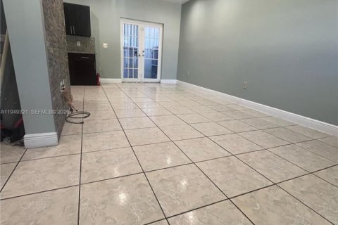 Снять в аренду виллу или дом в Майами, Флорида 3 спальни, 239.69м2, № 2005139 - фото 2