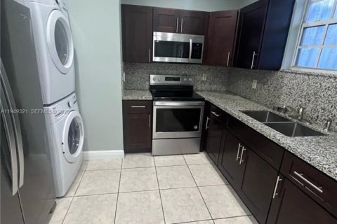 Снять в аренду виллу или дом в Майами, Флорида 3 спальни, 239.69м2, № 2005139 - фото 5