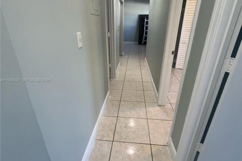 Снять в аренду виллу или дом в Майами, Флорида 3 спальни, 239.69м2, № 2005139 - фото 8