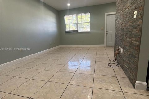 Дом в Майами, Флорида 3 спальни, 239.69м2 № 2005139