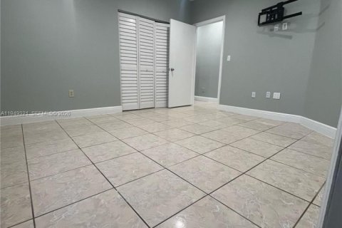 Снять в аренду виллу или дом в Майами, Флорида 3 спальни, 239.69м2, № 2005139 - фото 10