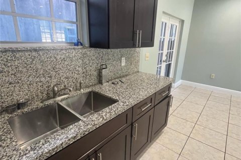 Снять в аренду виллу или дом в Майами, Флорида 3 спальни, 239.69м2, № 2005139 - фото 6