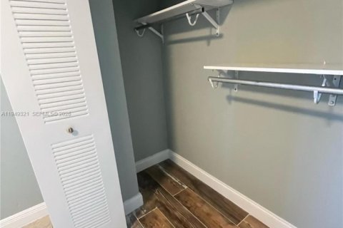 Снять в аренду виллу или дом в Майами, Флорида 3 спальни, 239.69м2, № 2005139 - фото 16