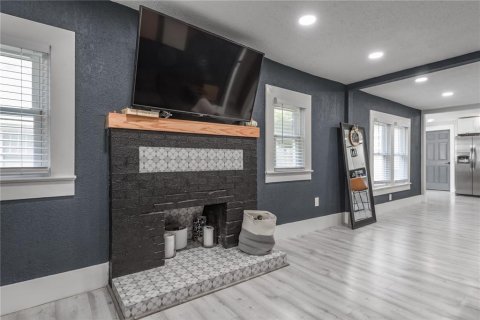 House in Tampa, Florida 3 bedrooms, 141.95 sq.m. № 2223401 - photo 7