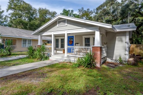 House in Tampa, Florida 3 bedrooms, 141.95 sq.m. № 2223401 - photo 2