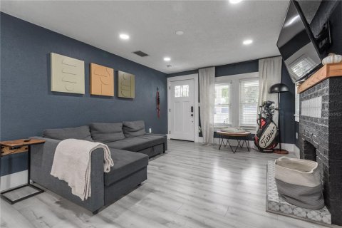 House in Tampa, Florida 3 bedrooms, 141.95 sq.m. № 2223401 - photo 6