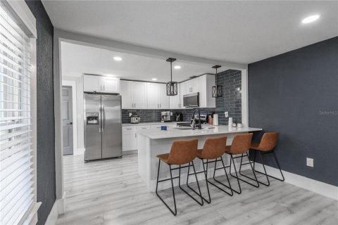 House in Tampa, Florida 3 bedrooms, 141.95 sq.m. № 2223401 - photo 8