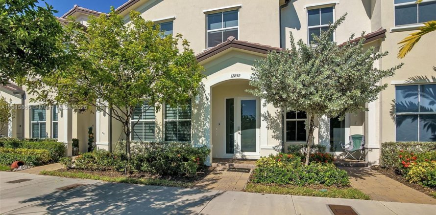 Таунхаус в Хомстед, Флорида 3 спальни, 153.1м2 № 1971700