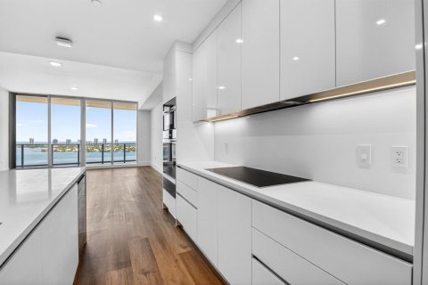 Condo in West Palm Beach, Florida, 3 bedrooms  № 2245711 - photo 5