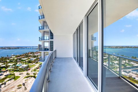 Condo in West Palm Beach, Florida, 3 bedrooms  № 2245711 - photo 12