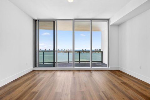 Condo in West Palm Beach, Florida, 3 bedrooms  № 2245711 - photo 3