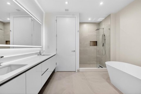 Condo in West Palm Beach, Florida, 3 bedrooms  № 2245711 - photo 23