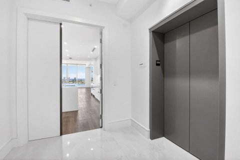 Condo in West Palm Beach, Florida, 3 bedrooms  № 2245711 - photo 2