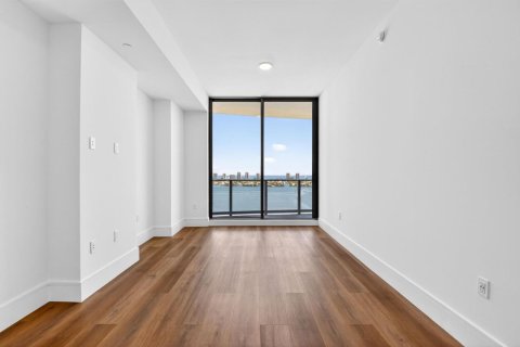 Condo in West Palm Beach, Florida, 3 bedrooms  № 2245711 - photo 20