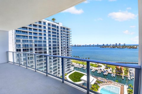 Condo in West Palm Beach, Florida, 3 bedrooms  № 2245711 - photo 9