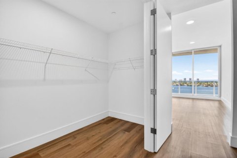 Condo in West Palm Beach, Florida, 3 bedrooms  № 2245711 - photo 22