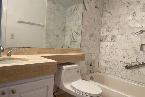 Copropriété à vendre à Coral Gables, Floride: 41.81 m2 № 2039724 - photo 9