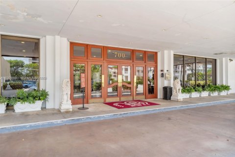 Copropriété à vendre à Coral Gables, Floride: 41.81 m2 № 2039724 - photo 2