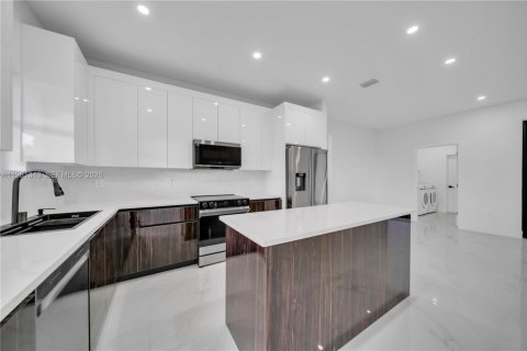 Villa ou maison à vendre à Lehigh Acres, Floride: 3 chambres № 2046890 - photo 2