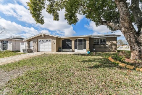 House in Port Richey, Florida 2 bedrooms, 106.84 sq.m. № 1544153 - photo 3
