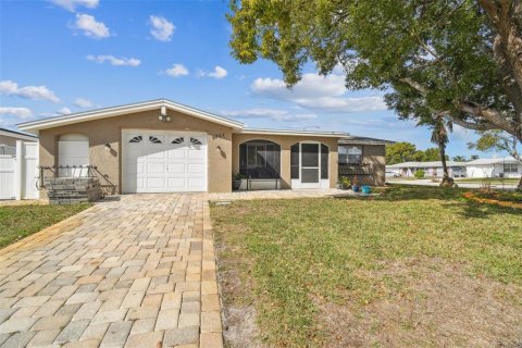 House in Port Richey, Florida 2 bedrooms, 106.84 sq.m. № 1544153 - photo 2