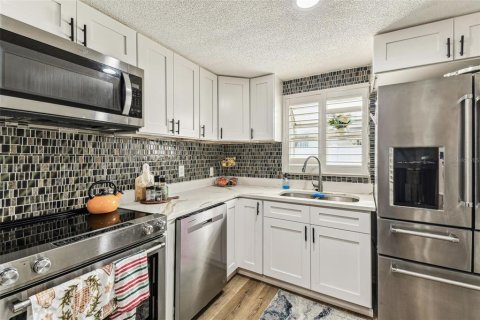 House in Port Richey, Florida 2 bedrooms, 106.84 sq.m. № 1544153 - photo 18