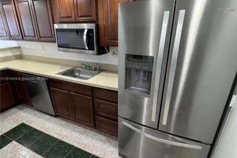 Снять в аренду кондоминиум в Норт-Майами, Флорида 1 спальня, 81.29м2, № 1966023 - фото 6