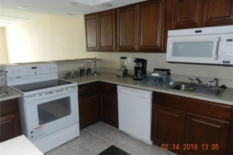 Снять в аренду кондоминиум в Норт-Майами, Флорида 1 спальня, 81.29м2, № 1966023 - фото 5