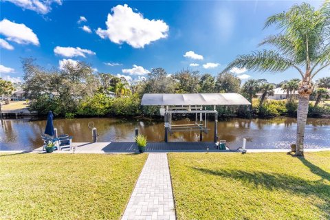 Casa en venta en Port Charlotte, Florida, 3 dormitorios, 218.13 m2 № 1558218 - foto 5