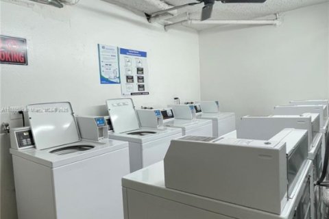 Condo in North Miami Beach, Florida, 1 bedroom № 1942550 - photo 28