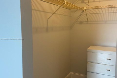 Condo in North Miami Beach, Florida, 1 bedroom № 1942550 - photo 15