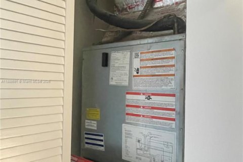 Condo in North Miami Beach, Florida, 1 bedroom № 1942550 - photo 22