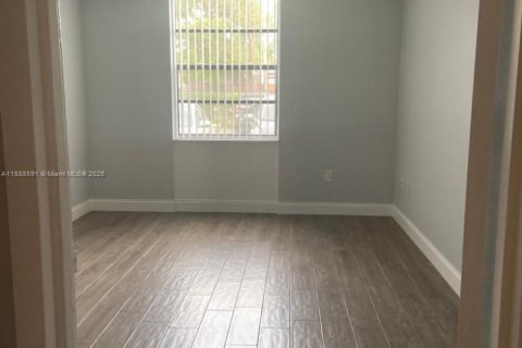 Condo in North Miami Beach, Florida, 1 bedroom № 1942550 - photo 12