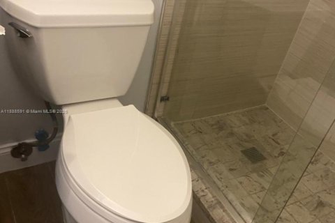 Condo in North Miami Beach, Florida, 1 bedroom № 1942550 - photo 19