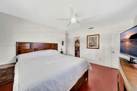 House in Miami, Florida 4 bedrooms, 169.18 sq.m. № 1777843 - photo 24