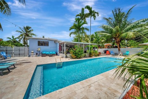 House in Miami, Florida 4 bedrooms, 169.18 sq.m. № 1777843 - photo 10