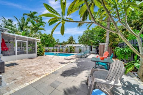 House in Miami, Florida 4 bedrooms, 169.18 sq.m. № 1777843 - photo 5