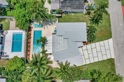 House in Miami, Florida 4 bedrooms, 169.18 sq.m. № 1777843 - photo 3