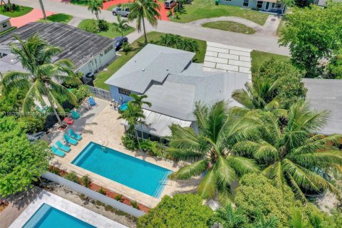 House in Miami, Florida 4 bedrooms, 169.18 sq.m. № 1777843 - photo 7