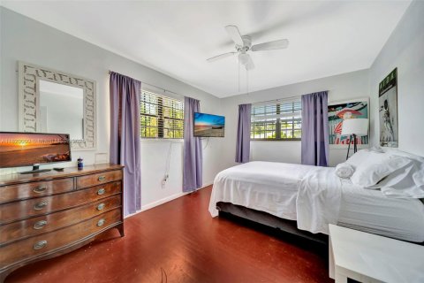 House in Miami, Florida 4 bedrooms, 169.18 sq.m. № 1777843 - photo 20