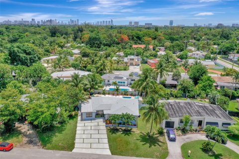 House in Miami, Florida 4 bedrooms, 169.18 sq.m. № 1777843 - photo 4