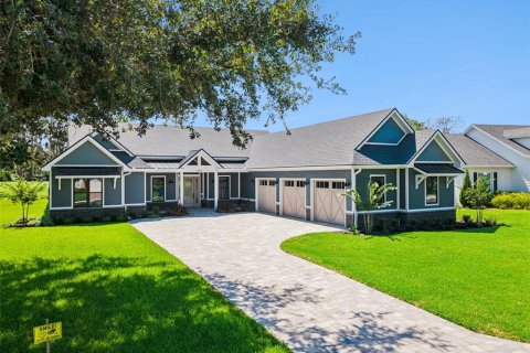 House in Winter Haven, Florida 3 bedrooms, 261.98 sq.m. № 2151570