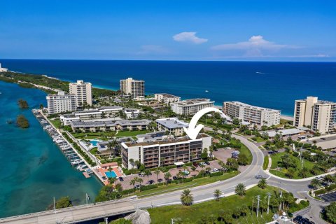 Copropriété à louer à Tequesta, Floride: 2 chambres, 111.48 m2 № 1031513 - photo 1