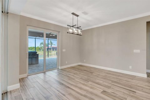 House in Port Charlotte, Florida 4 bedrooms, 209.31 sq.m. № 1843051 - photo 8