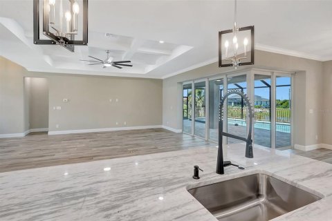 House in Port Charlotte, Florida 4 bedrooms, 209.31 sq.m. № 1843051 - photo 15