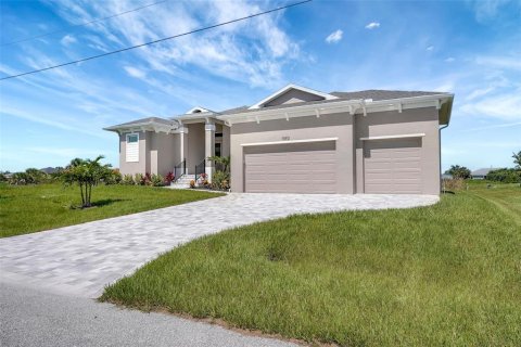 House in Port Charlotte, Florida 4 bedrooms, 209.31 sq.m. № 1843051 - photo 2
