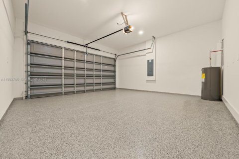 House in Lehigh Acres, Florida 3 bedrooms, 145.67 sq.m. № 2056980 - photo 28